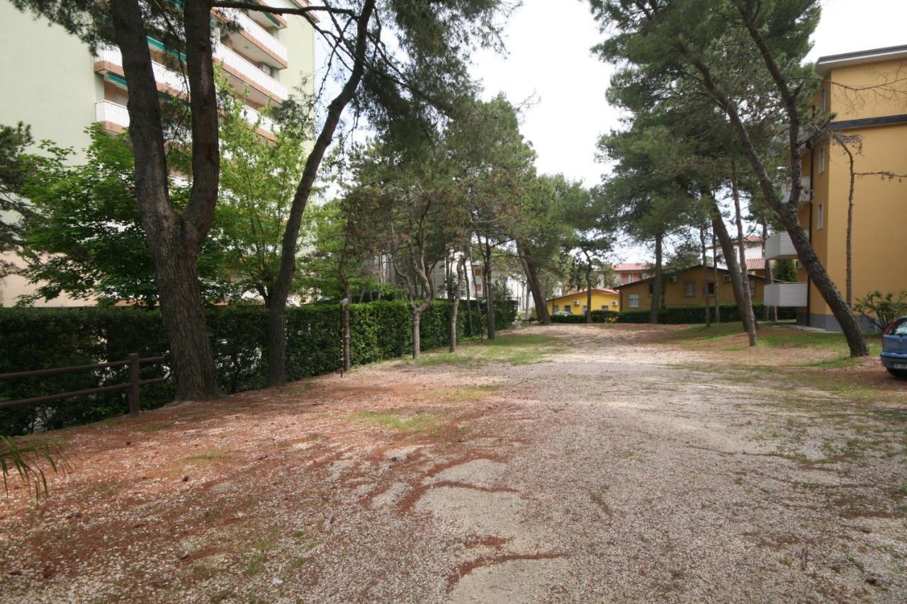 Ba- Tintoretto Apartments - Lignano Sabbiadoro Exterior photo